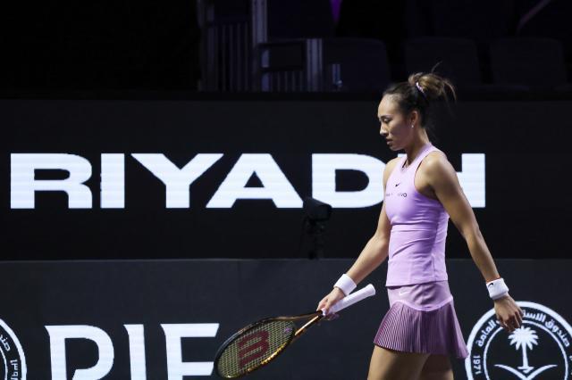 1730771398211057785.jpg (体育)(3)网球——WTA年终总决赛:郑钦文胜莱巴金娜XxjpseC007007_20241105_PEPFN0A001.jpg